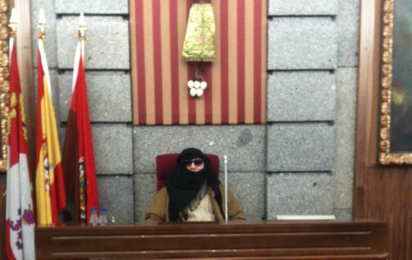 El presunto candidato del Frente Moro calienta el sillón de la Alcaldía.